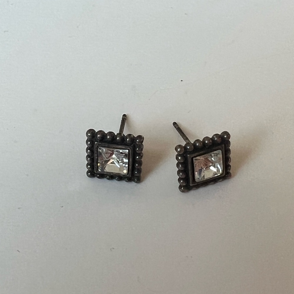 Item: vintage stud earrings